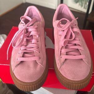Pink pumas suede shoes🌸💗
